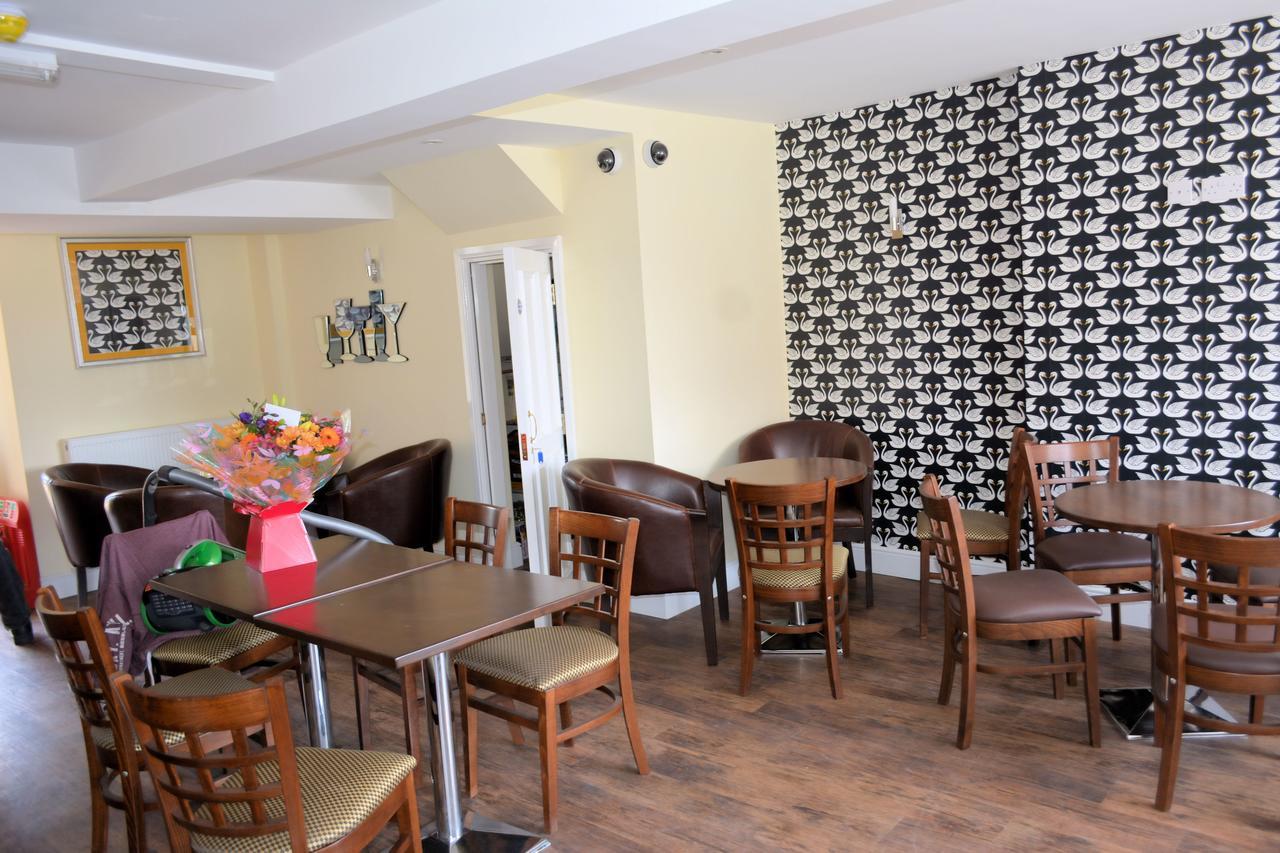 The Swan @Old Stratford Hotel มิลตันคีนส์ ภายนอก รูปภาพ