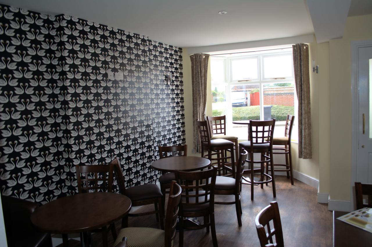 The Swan @Old Stratford Hotel มิลตันคีนส์ ภายนอก รูปภาพ